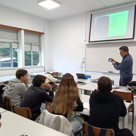 Rui Varino partilha conhecimentos com a turma de Multimédia