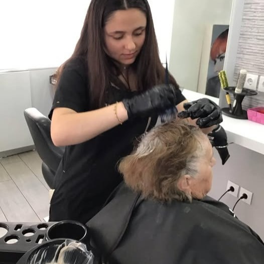 Benedita Brilha no Estágio de Cabeleireiro do Instituto D. João V 💇‍♀️🌟